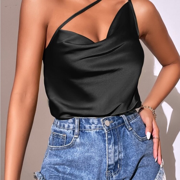 NWOT Black One-Shoulder Top - Picture 2 of 3
